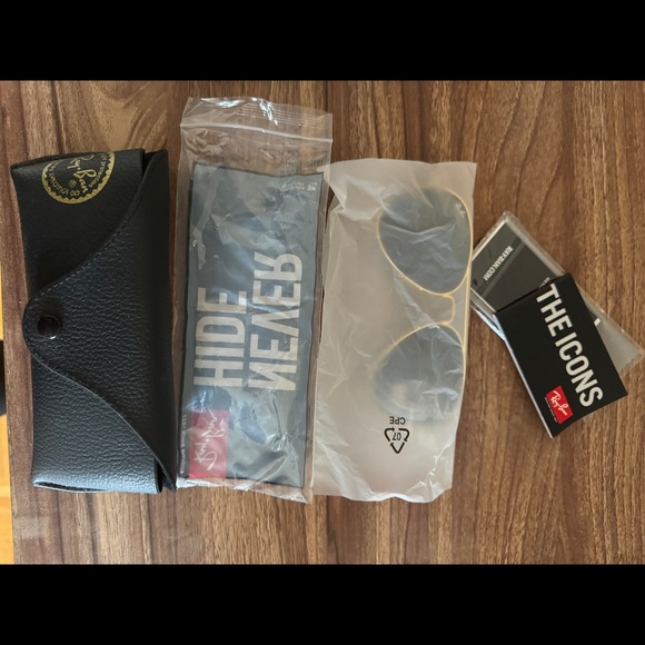 Rayban Black Aviators - Picture 3 of 3